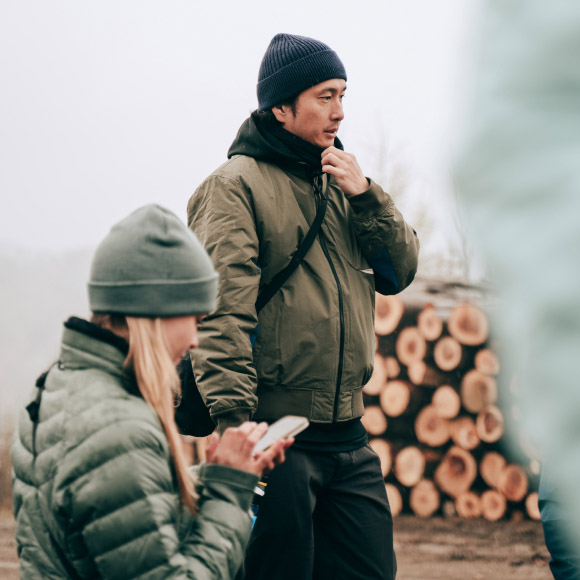 Focus sur un homme avec une casquette